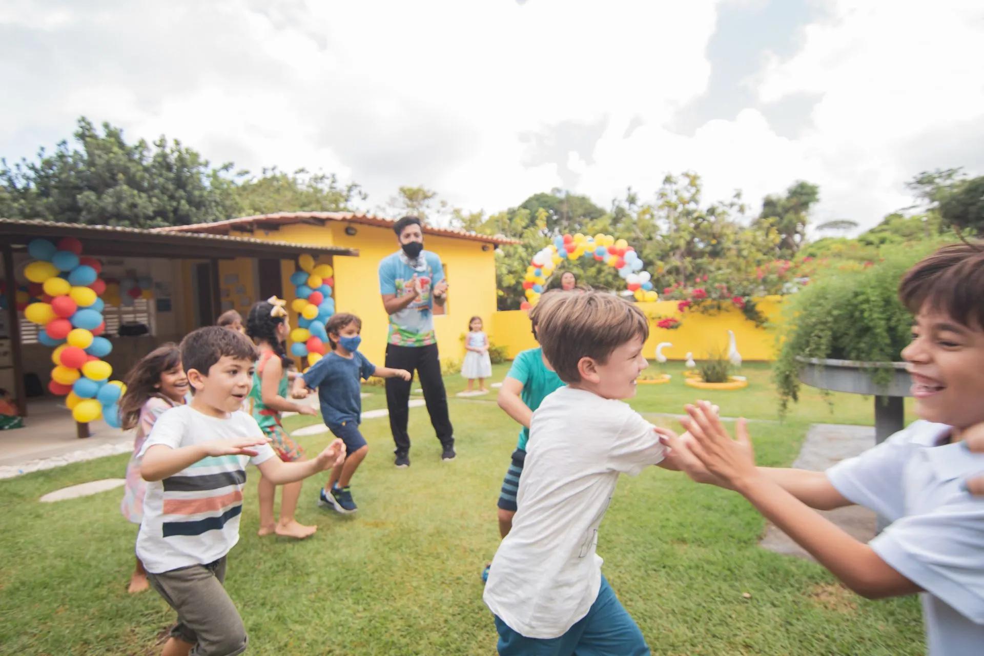 How Kids Party Entertainers Keep Large Groups Engaged Without Screen Time